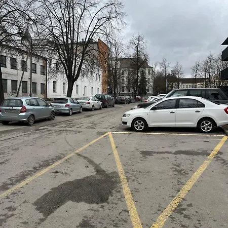 Apartment Korter Riia 22 *